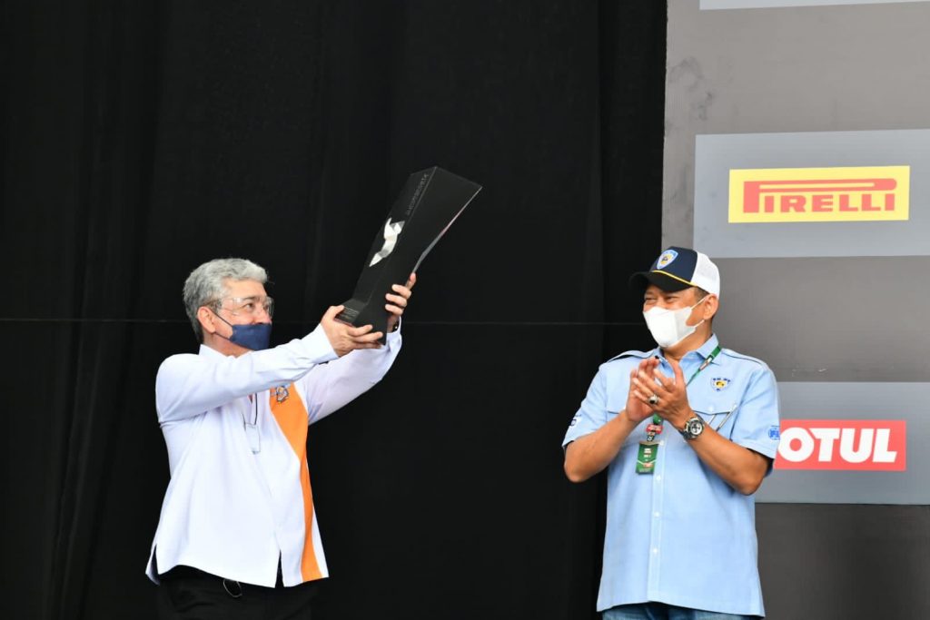 47799B25-A3EF-49A7-98B1-99C9C50641BB