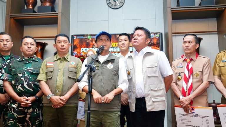 Menhut Raja Antoni Tutup Sementara Pendakian di 9 Taman Nasional Rawan Karhutla