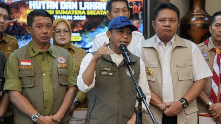 Hotspot Karhutla Mulai Menurun, Menhut Raja Antoni: Kondisi Belum Aman