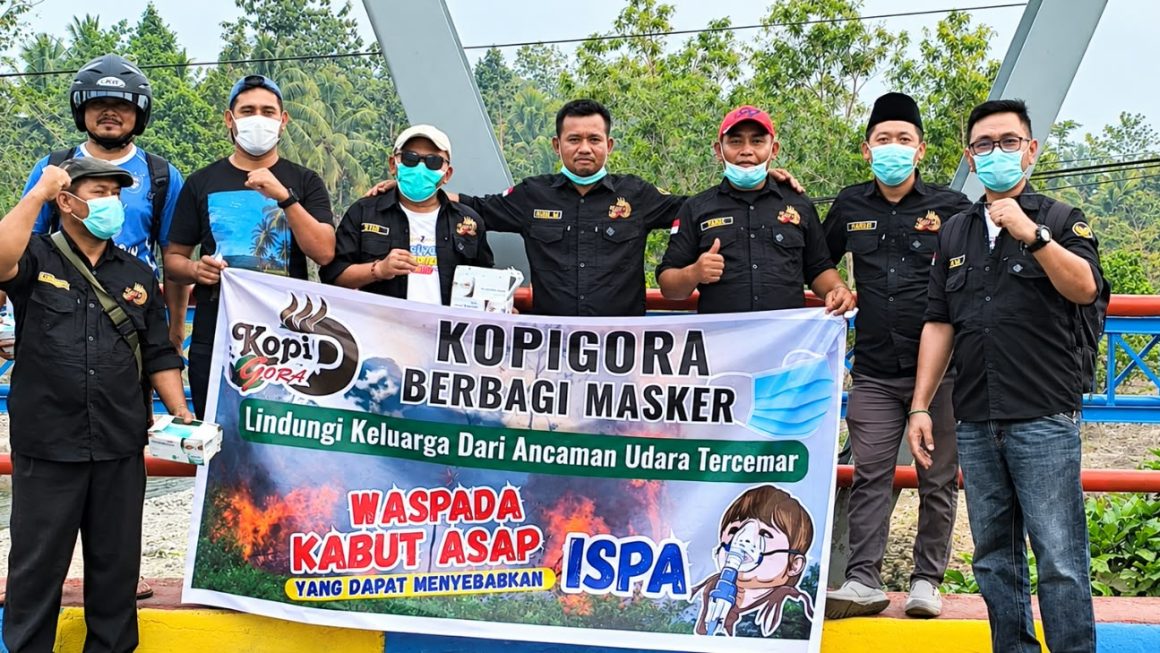 KOPIGORA Bagikan 2.500 Masker di Wasile dan Wasile Timur untuk Lindungi Warga dari Asap Karhutla
